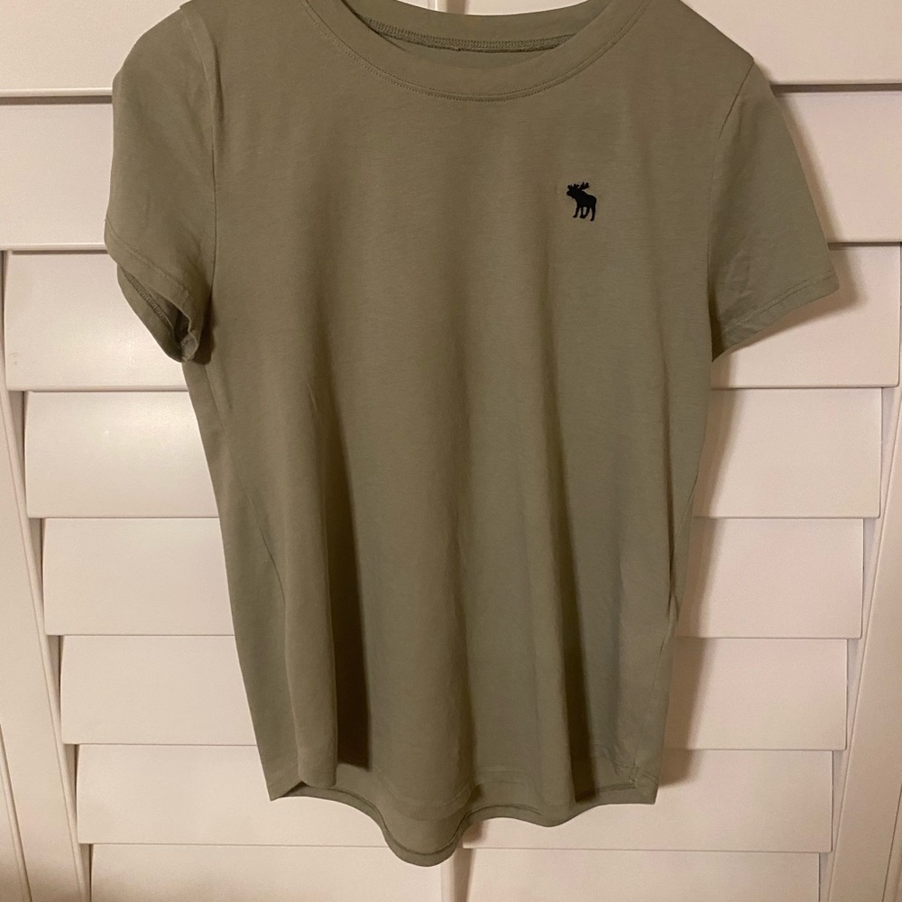Girls Abercrombie green t shirt